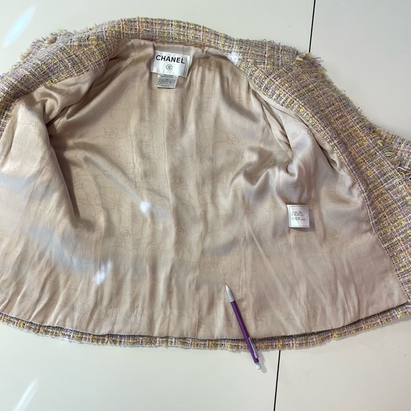 SOLD 🐣🌸 CHANEL blazer jacket skirt suit set tweed Boucle pink purple yellow - Picture 16 of 16